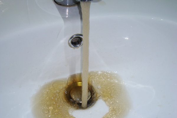 Жёлтая вода из крана