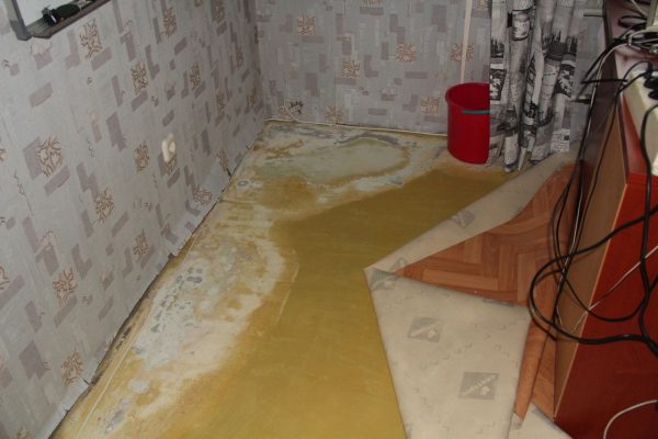 Следы потопа в квартире