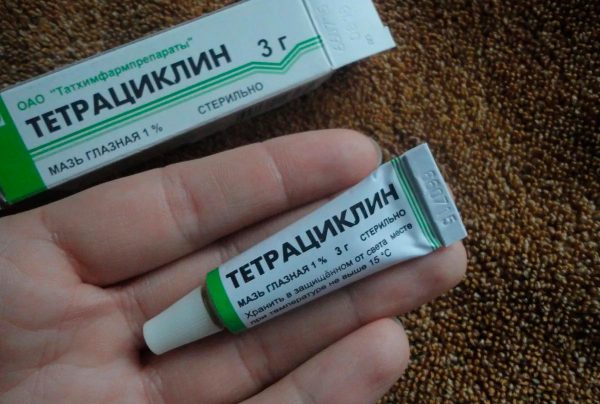 Тюбик тетрациклиновой мази